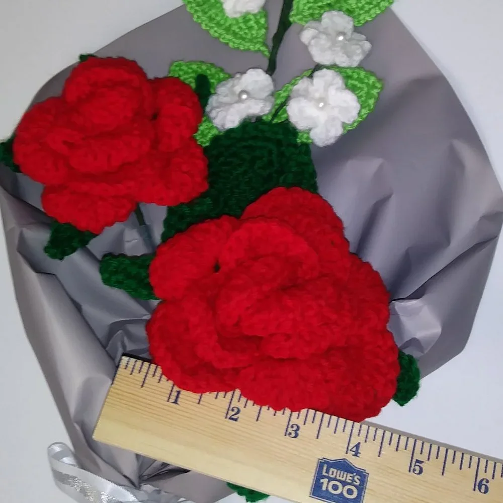 Crochet rose bouquet, handmade, personalized gift for girlfriend, home decoratio